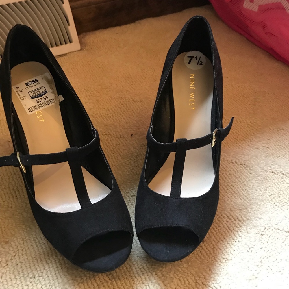 Nine West black wedges
